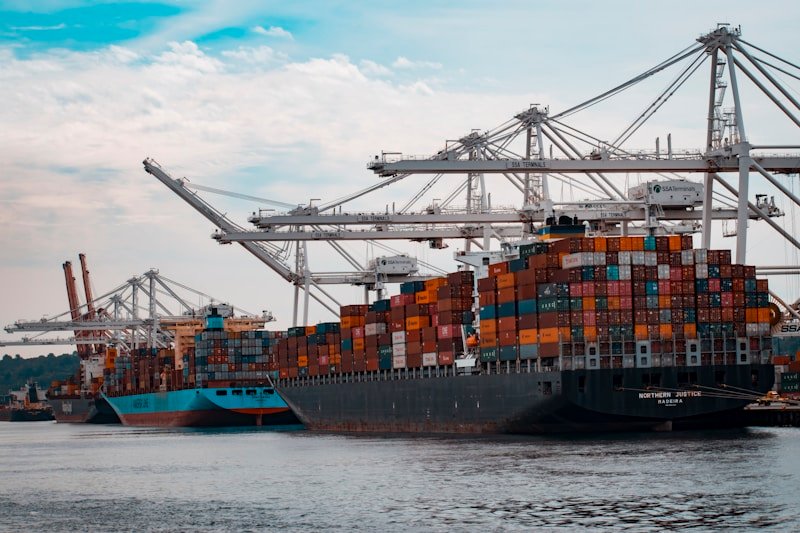 Export-standard container shipping and international logistics